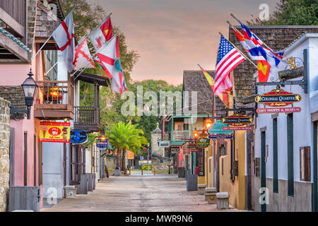 ST. AUGUSTINE, Floride - le 5 janvier 2015 : boutiques et auberges de Saint-Georges. Une fois la rue principale, il est toujours considéré comme le cœur de la ville. Banque D'Images