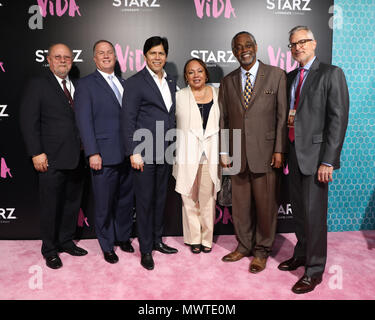 Première mondiale de la "STARZ Vida" a eu lieu au Regal L.A. Vivre à Los Angeles avec : Guest, Jeff Prang, Los Angeles City Évaluateur, Kevin de Leon, le sénateur de l'État de Californie, Del Richardson :, Curren Price, conseiller municipal de Los Angeles où : Los Angeles, California, United States Quand : 01 mai 2018 Credit : Sheri/WENN.com Determan Banque D'Images