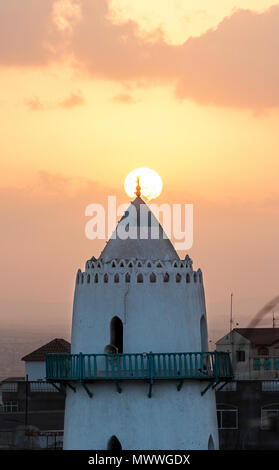 Mosquée Al Hamoudi (plus ancienne mosquée), près de la Place Rimbaud pendant le coucher du soleil à Djibouti, Afrique de l'Est Banque D'Images