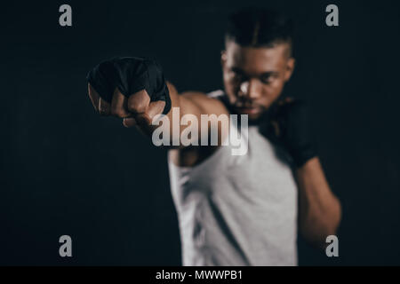 Close-up view of young african american kickboxer noir sur la formation Banque D'Images
