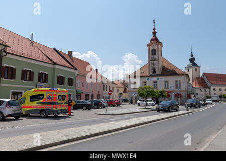 Maribor, Slovénie. Le 2 juin 2018. Les travailleurs des services d'urgence former dans l'action avec les sauveteurs, pompiers, de la police et de la Croix-Rouge à Slovenska Bistrica pour garantir l'état de préparation en cas d'urgence. Majorité des participants sont des volontaires locaux dans les pompiers et croix rouge. Credit : Andrej Safaric/Alamy Live News Banque D'Images