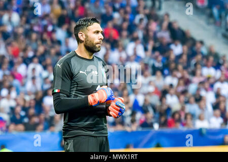 Nice, France. 1er juin 2018. Football Football - match amical - la France contre l'Italie - l'Allianz Riviera, Nice, France - 1 juin 2018 L'Italien Salvatore Sirigu Crédit : BTWImages Sport/Alamy Live News Banque D'Images