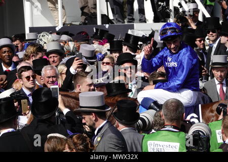 Surrey, UK. 2 juin 2018. Masar, riden par William Buick administré par Godolphin remporte le Derby Investec sur le Surrey Downs. Credit : Motofoto/Alamy Live News Crédit : Motofoto/Alamy Live News Banque D'Images