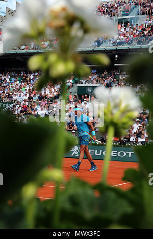 Paris, France. 2 juin, 2018. Rafael Nadal de l'Espagne est visible pendant l'masculin troisième match contre Richard Gasquet de la France à l'Open de France 2018 Tournoi de tennis à Paris, France le 2 juin 2018. Credit : Luo Huanhuan/Xinhua/Alamy Live News Banque D'Images