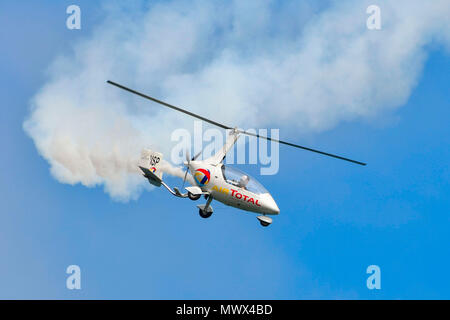 Paignton, Devon, UK. 2 juin 2018. Météo britannique. L'autogyre faisant un affichage à l'Airshow à Torbay Paignton Devon un jour de soleil et de ciel bleu. Crédit photo : Graham Hunt/Alamy Live News Banque D'Images