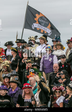 Le Lancashire, Royaume-Uni. 2 juin 2018. Une journée splendide, un week-end complet de divertissements Steampunk dans la charmante station balnéaire victorienne de retraite Crédit : MediaWorldImages Morecambe/Alamy Live News Banque D'Images