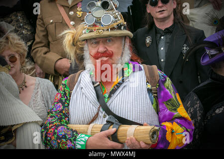 Le Lancashire, Royaume-Uni. 2 juin 2018. Une journée splendide, un week-end complet de divertissements Steampunk dans la charmante station balnéaire victorienne de retraite Crédit : MediaWorldImages Morecambe/Alamy Live News Banque D'Images