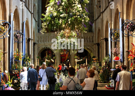 Chichester, UK. 2 juin 2018.La Fête des fleurs à l'événement de la cathédrale de Chichester, West Sussex, UK. Sur la photo, c'est l'action de l'événement. Samedi 2 Juin 2018 © Sam Stephenson/Alamy Live News. Banque D'Images