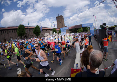 Stockholm, Suède - 2 juin 2018. Le début du 40e marathon de Stockholm 2018 en conditions très chaudes. Credit : Jari Juntunen/Alamy Live News Banque D'Images