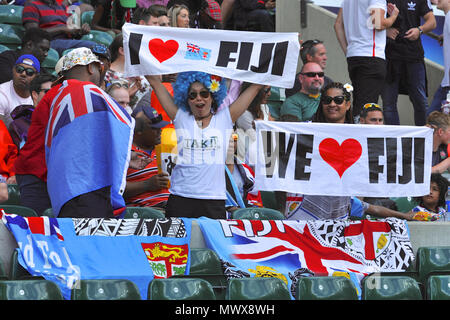 Londres, Royaume-Uni. 2e juin 2018. Fidjien enthousiaste des supporters à l'avant-dernière étape de la série mondiale de HSBC Le rugby à 7 au stade de Twickenham, London, UK. La série voit 20 équipes internationales concurrentes dans 14 minutes rapide matchs (deux moitiés de sept minutes) dans 11 villes différentes à travers le monde - la finale sera à Paris en juin. Crédit : Michael Preston/Alamy Live News Banque D'Images