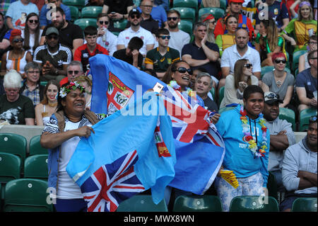 Londres, Royaume-Uni. 2e juin 2018. Fidjien enthousiaste des supporters à l'avant-dernière étape de la série mondiale de HSBC Le rugby à 7 au stade de Twickenham, London, UK. La série voit 20 équipes internationales concurrentes dans 14 minutes rapide matchs (deux moitiés de sept minutes) dans 11 villes différentes à travers le monde - la finale sera à Paris en juin. Crédit : Michael Preston/Alamy Live News Banque D'Images