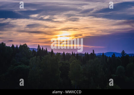 Coucher du soleil à Wetlina, dans l'ouest de Bieszczady en Pologne Banque D'Images