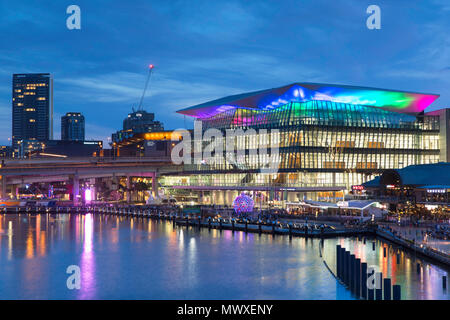 International Convention Centre, au crépuscule, Darling Harbour, Sydney, Nouvelle-Galles du Sud, Australie, Pacifique Banque D'Images