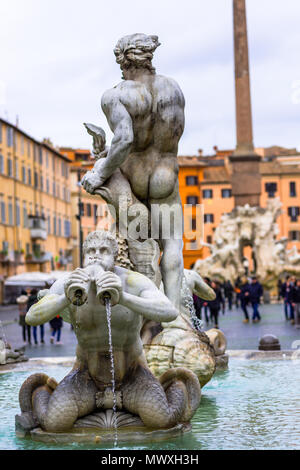 Fontana del Moro fontaine située à l'extrémité sud de la Piazza Navona, Rome, Latium, Italie, Europe Banque D'Images