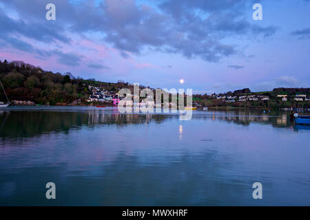 Lune reflétée dans la rivière Dart, Dittisham, South Devon, Angleterre, Royaume-Uni, Europe Banque D'Images