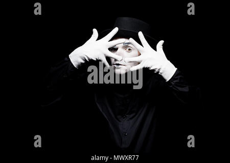 De mime par propagation doigts isolated on black Banque D'Images