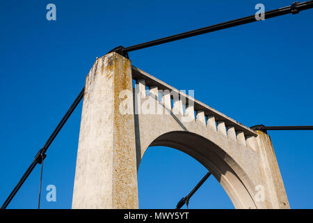 Pont sur la Loire à Challones-sur-Loire, France Banque D'Images