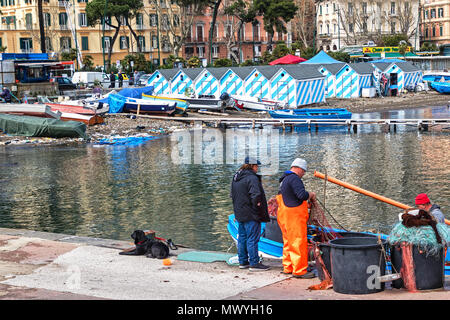 NAPLES, ITALIE-MARS 23, 2018 : Le petit port de pêche de Naples Mergellina Banque D'Images