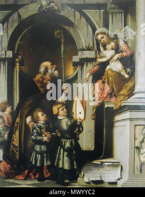 . Italiano : Moretto da Brescia, San Nicola di Bari presenta gli allievi di Galeazzo Rovelli Alla Madonna à trono col bambino (Pala) Rovelli. Opera esposta nella Pinacoteca Tosio Martinengo un Brescia. . 16e siècle. RobyBS89 542 San Nicola di Bari presenta gli allievi di Galeazzo Rovelli Alla Madonna à trono col bambino Banque D'Images