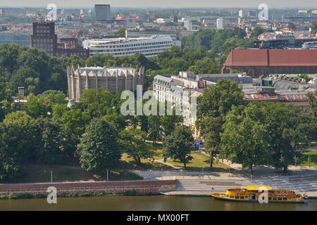 Wroclaw Vue aérienne de la tour nord de la cathédrale de Saint Jean Baptiste sur l'Oder et de l'ancien centre de Wroclaw Banque D'Images