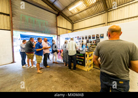 Baa Brewing Appuyez sur la nuit. Artisanat de Chepstow indépendante ale brewhouse est titulaire d'un mensuel Appuyez sur soir, donc le public peut déguster leurs bières. Banque D'Images