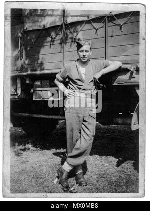 Jeune recrue pendant ses 6 mois de formation de base pour le Royal Artillery Regiment. Liverpool, Royaume-Uni 1939, WW2 Banque D'Images