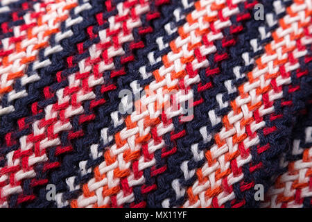 Motif multicolore tricoté pull ou écharpe d'hiver Banque D'Images