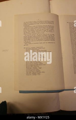 . English : Fascicule, page 2, "Commission de la topographie des Gaules' insérée dans le Dictionnaire archéologique de la Gaule, publié par la commission instituée au ministère de l'Instruction publique et des Beaux-Arts, 1875. Exemplaire du Musée nationale d'archéologie . 27 mars 2017, 16:42:50. Commission de la topographie de la Gaule en 151-Dag-Commission page2 Banque D'Images