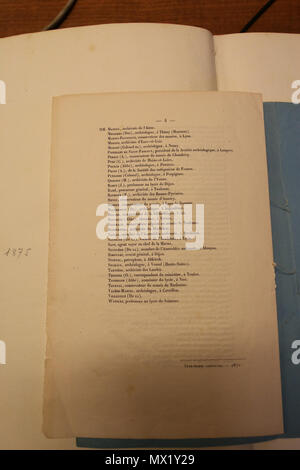. English : Fascicule, page 4, la Commission de la topographie des Gaules' insérée dans le Dictionnaire archéologique de la Gaule, publié par la commission instituée au ministère de l'Instruction publique et des Beaux-Arts, 1875. Exemplaire du Musée nationale d'archéologie . 27 mars 2017, 16:42:50. Commission de la topographie de la Gaule en 151-Dag-Commission page4 Banque D'Images