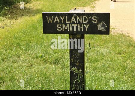 Wayland's Smithy Sign - Néolithique Long Barrow et tombeau de chambre Site, White Horse Hill, Faringdon, Uffington, Oxfordshire, UK Banque D'Images