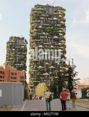 MILAN, ITALIE, 10 juin 2017 : Forêt verticale gratte-ciel (forêt verticale). La particularité de cet édifice est la présence de plus de 900 tree Banque D'Images