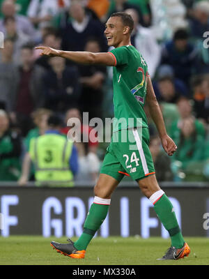 République d'Irlande's Graham Burke fête marquant son premier but de côtés du jeu pendant le match amical à l'Aviva Stadium de Dublin. Banque D'Images