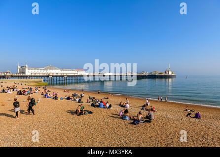 Vue sur la jetée de Brighton à partir de la promenade Banque D'Images