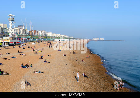 Vue sur la plage de Brighton à partir de la jetée Banque D'Images