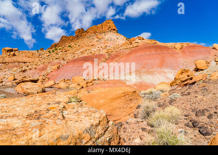 Les sols colorés et de formations rocheuses près de Wolverine Creek le long de la route en boucle Wolverine Grand Staircase-Escalante National Monument, de l'Utah aux États-Unis. Banque D'Images