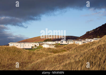 Caravan Park Hillend - Mobil-home maisons de vacances à Llangennith sur la péninsule de Gower en hiver, les caravanes sont fermées jusqu'au printemps. Banque D'Images