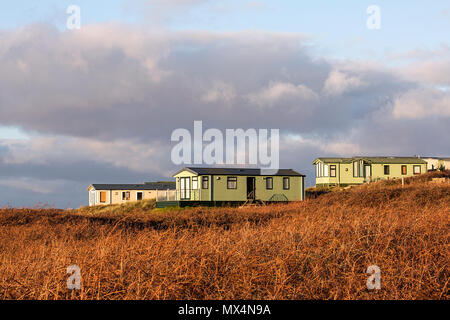 Caravan Park Hillend - Mobil-home maisons de vacances à Llangennith sur la péninsule de Gower en hiver, les caravanes sont fermées jusqu'au printemps. Banque D'Images