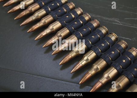 Ceinture de munitions de l'OTAN de 5,56 mm sur les munitions fort Banque D'Images