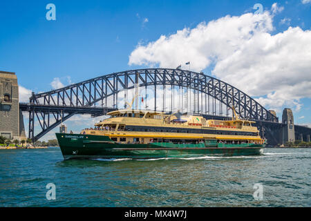 En ferry de Sydney Harbour Bridge avant de Sudney prises à Sydney, NSW, Australie, le 7 décembre 2017 Banque D'Images