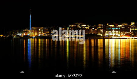 Ces images sont d'Oslo Harbour de nuit en décembre, ils comprennent le domaine Aker Brygge Banque D'Images
