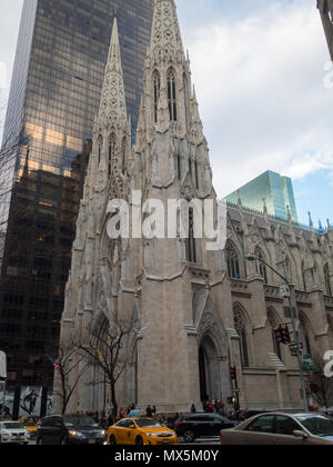 La Cathédrale St Patrick sur la 5e Avenue Banque D'Images