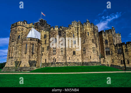 Alnwick, UK. 16 mai, 2018. Tourist à Alnwick Castle dans le comté de Northumberland, Anglais Royaume-Uni Crédit : Alexandr Goussev/Pacific Press/Alamy Live News Banque D'Images