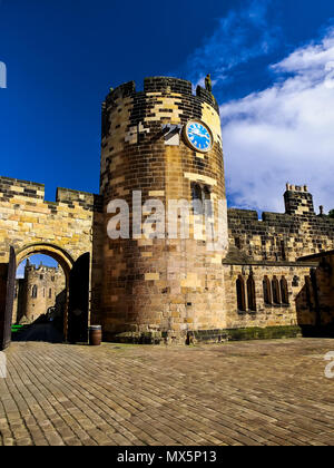 Alnwick, UK. 16 mai, 2018. Tourist à Alnwick Castle dans le comté de Northumberland, Anglais Royaume-Uni Crédit : Alexandr Goussev/Pacific Press/Alamy Live News Banque D'Images