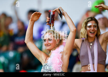 Londres, Royaume-Uni. 2e juin 2018. Les fans lors de la série mondiale de HSBC Le rugby à 7 au stade de Twickenham à Londres Samedi, 02 juin 2018. L'Angleterre, Londres. Credit : Crédit : Wu G Taka Taka Wu/Alamy Live News Banque D'Images