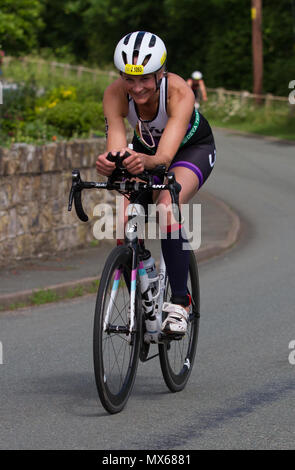 Chester, Royaume-Uni. 3 juin 2018. BBC Breakfast présentateur Louise Minchin prenant part à la Chester Triathlon Club Deva Tri événement. Crédit : Charles Allen/Alamy Live News Banque D'Images