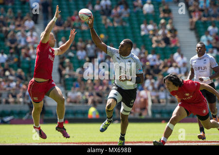 London, Royaume-Uni, 3e juin 2018, HSBC London Sevens Series. 29 Jeu de quart de finale de la coupe, les Fidji contre le Canada, Fidjien, Jasa, VAKEMALUA passe le ballon, au-dessus de la tête de Harry, Jones, pendant le match de rugby à 7, joué à la RFU Stadium, Twickenham, Angleterre, © Peter SPURRIER/Alamy Live News Banque D'Images