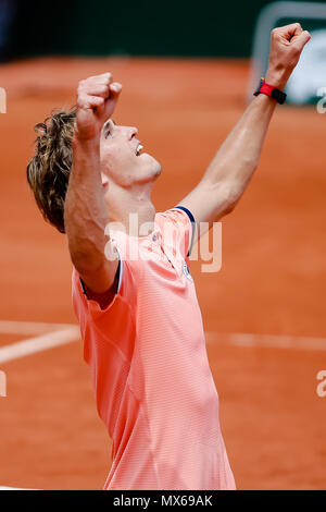 Paris, France. 3 juin, 2018. Alexander Zverev d'Allemagne fait son chemin dans l'Quaterfinals au jour 8 à l'Open de France 2018 à Roland Garros. Crédit : Frank Molter/Alamy Live News Banque D'Images