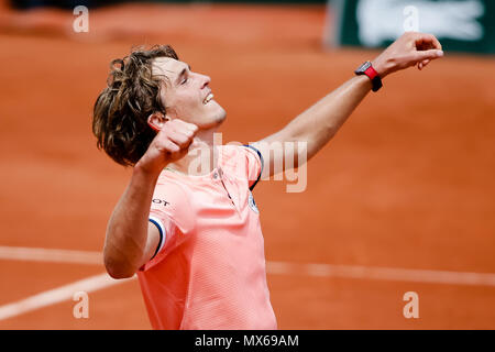 Paris, France. 3 juin, 2018. Alexander Zverev d'Allemagne fait son chemin dans l'Quaterfinals au jour 8 à l'Open de France 2018 à Roland Garros. Crédit : Frank Molter/Alamy Live News Banque D'Images