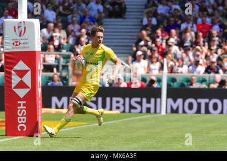 Le stade de Twickenham, London, UK. 3e juin 2018. Lewis Holland (AUS) sur le point de marquer un essai dans une Australie V Angleterre match à l'avant-dernière étape de la série mondiale de HSBC Le rugby à 7 au stade de Twickenham, London, UK. La série voit 20 équipes internationales concurrentes dans 14 minutes rapide matchs (deux moitiés de sept minutes) dans 11 villes différentes à travers le monde - la finale sera à Paris en juin. Crédit : Michael Preston/Alamy Live News Banque D'Images