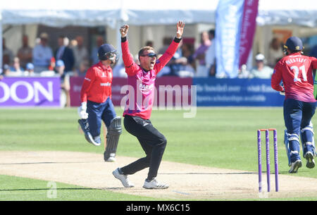 Eastbourne UK 3 Juin 2018 - Sussex bowler Danny Briggs affirme le guichet d'Essex Adam Wheater LBW pendant 60 s'exécute au cours de la Royal London un jour de cricket entre Sussex les requins et Essex Eagles à la masse Saffrons à Eastbourne UK Photographie prise par Simon Dack Crédit : Simon Dack/Alamy Live News Banque D'Images